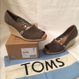 Toms wedges size 7.5